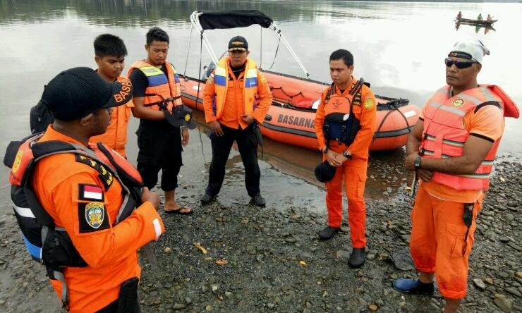 11 Orang Terdampar di Perairan Ipaya