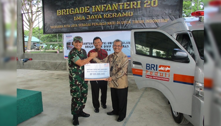 Brigif 20 Kostrad Terima Bantuan Satu Unit Mobil Ambulan