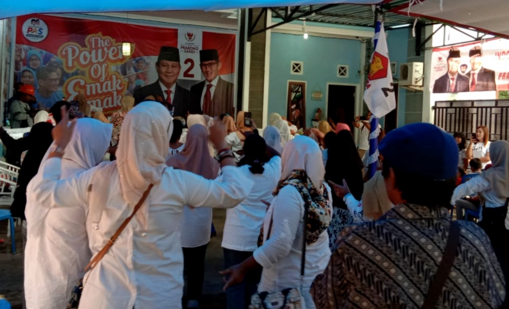 Sejumlah Emak-emak di Timika Deklarasi Dukung Prabowo Sandi