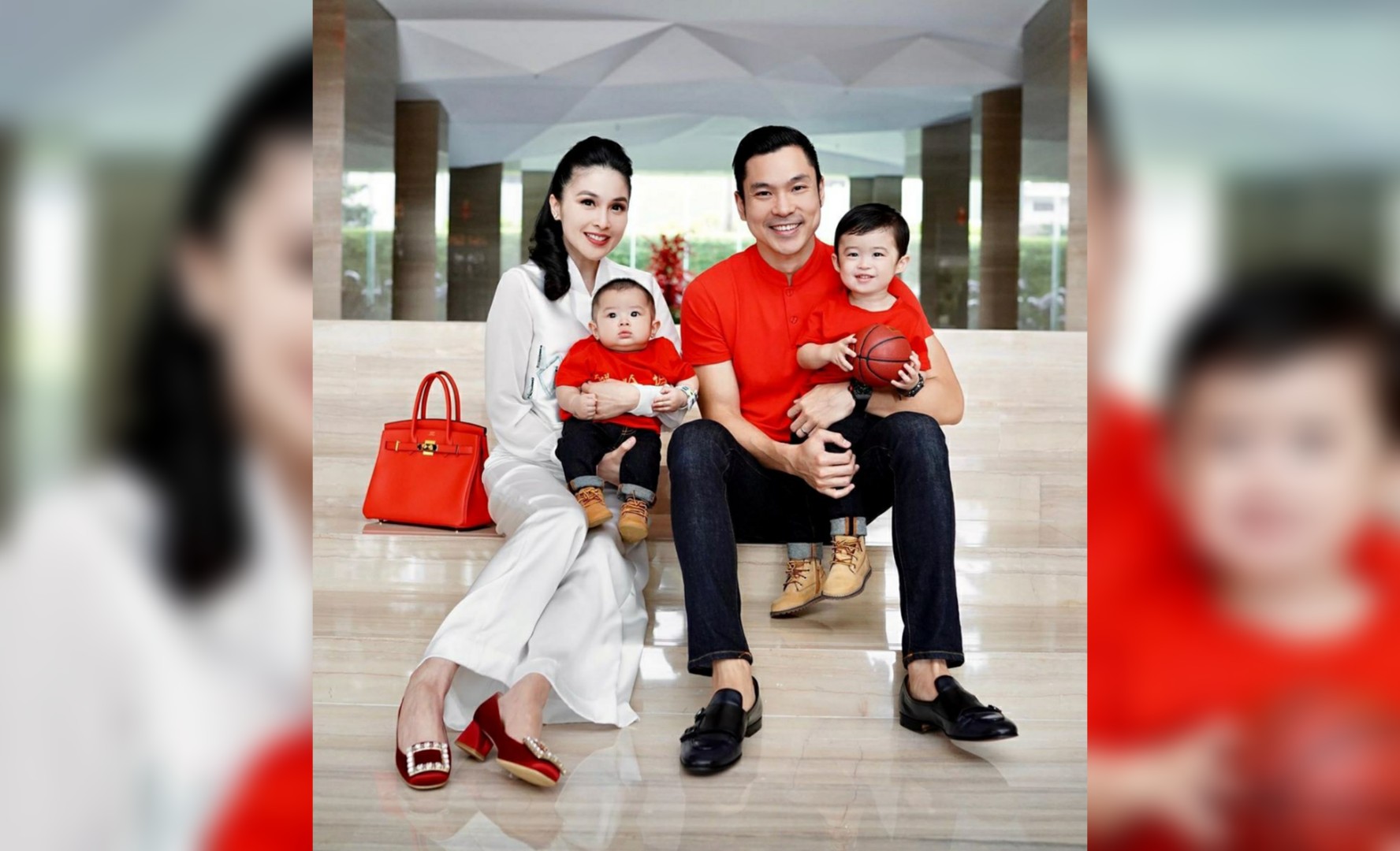 Sandra Dewi beserta anak dan suami. (Foto: Instagram/Sandra Dewi)