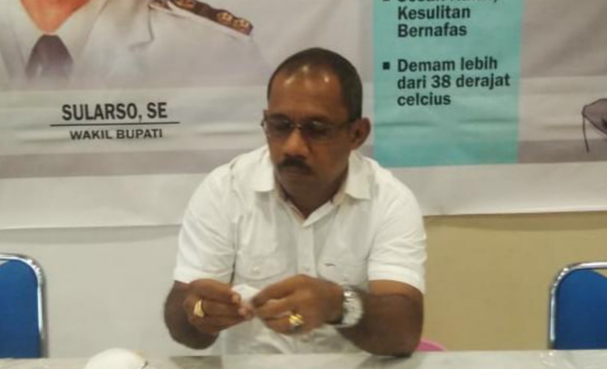 KETERANGAN PERS | Plt Kepala Dinas Kesehatan Meruake, dr. Nevile R Mustika saat memberikan keterangan pers di Merauke (Foto: Ist)