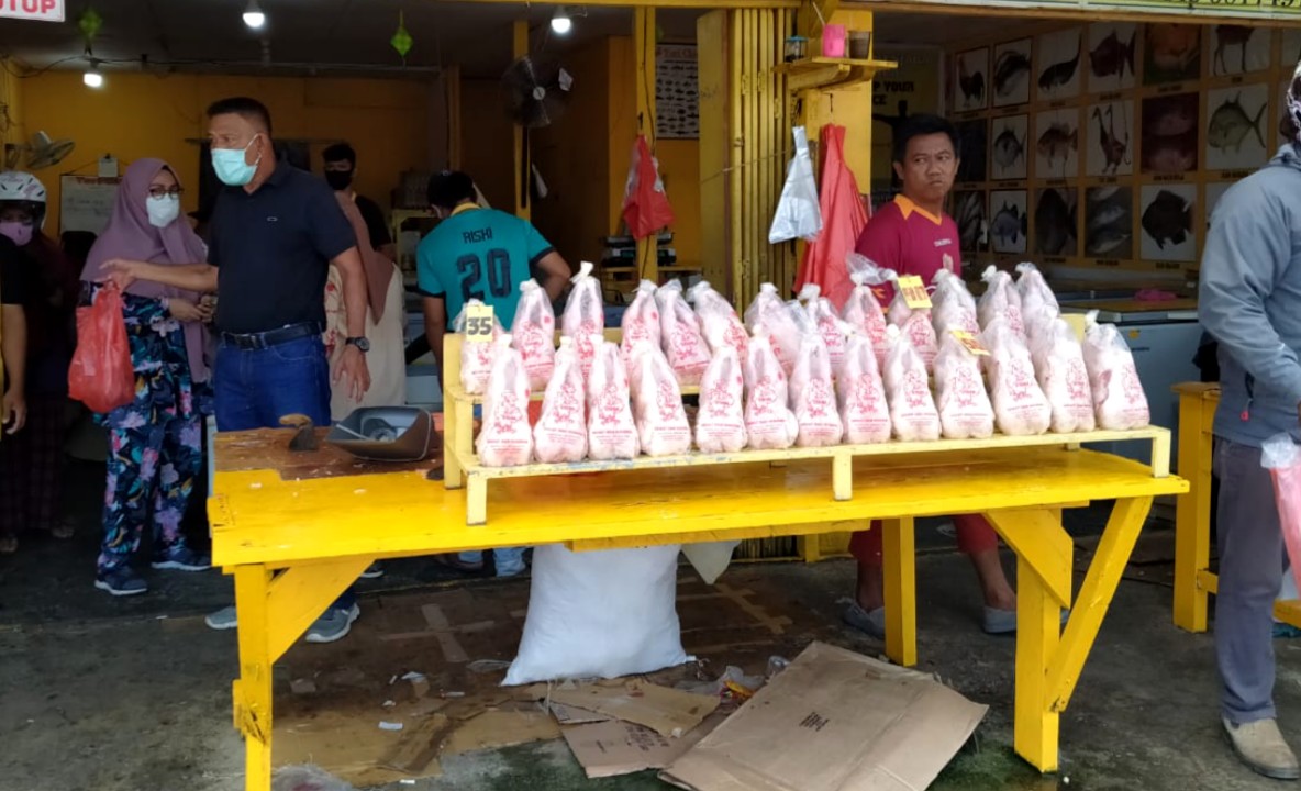 Salah satu tempat penjual daging di Mimika (Foto: Anya Farma/SP)