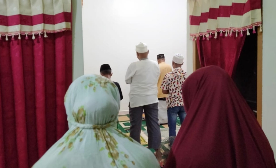 Melihat Kekhusyukan Shalat Tarawih Di Rumah Salah Satu Warga Timika