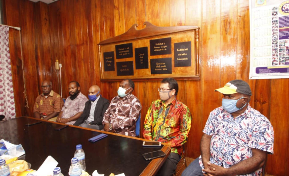 RAPAT PENGURUS | Suasana rapat Pengurus dan Panitia Konfrensi Sinode Kingmi se-Tanah Papua. (Foto: Kominfo Puncak/SP)