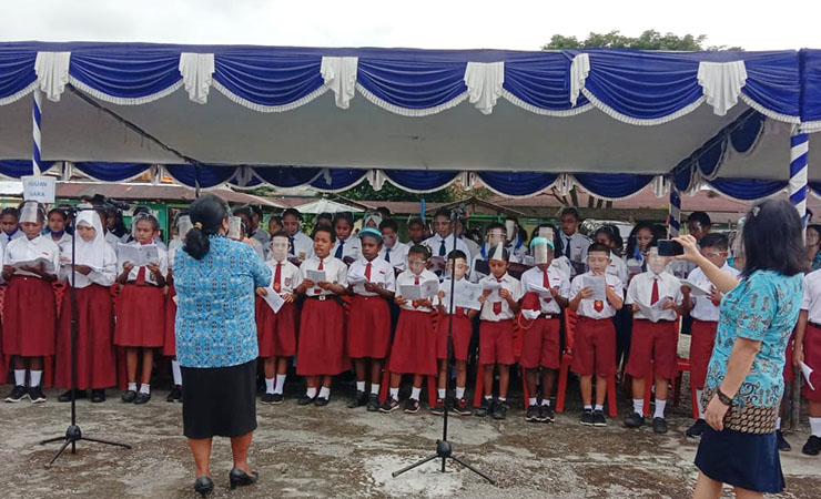 Persembahan lagu dari peserta didik dalam acara pembukaan tahun ajaran baru.