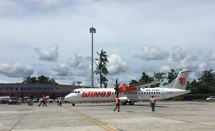 PESAWAT | Pesawat Wings Air saat parkir di Bandara Mozes Kilangin Timika pada Maret 2020 lalu. (Foto: Anya Fatma)
