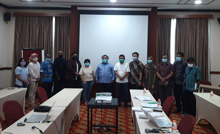 FOTO | Bupati Mimika Eltinus Omaleng dan tim foto bersama dengan staf dari Kementerian ATR/BPN usai konsultasi revisi Raperda RTRW 2019-2039. (Foto: Ist/SP)