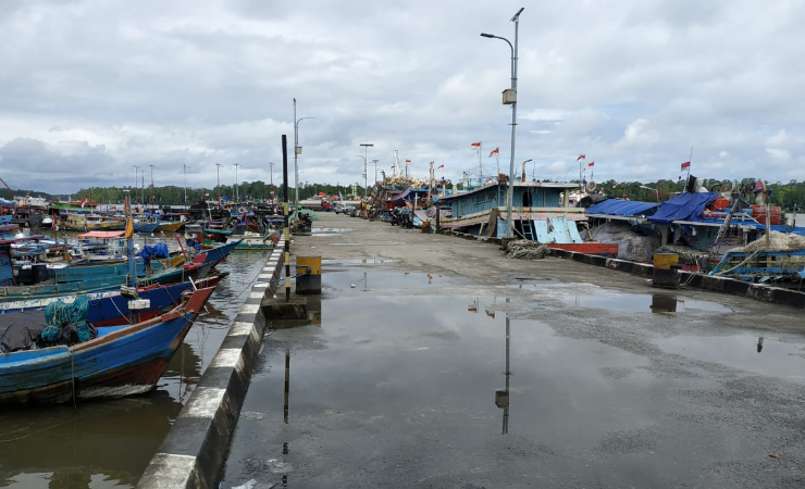 SANDAR | Puluhan hingga ratusan kapal ikan secara rutin sandar keluar masuk di pelabuhan PPI Poumako. (Foto: Saldi/SP)