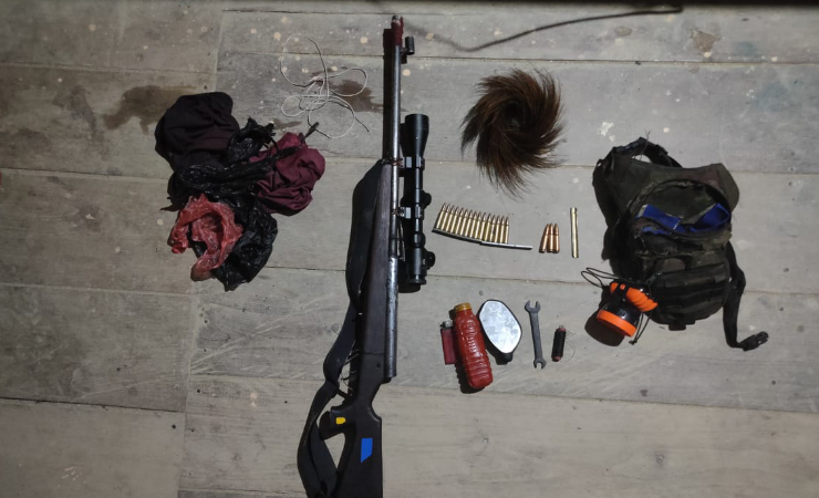 BARANG BUKTI | Senjata rakitan dan amunisi diduga milik KKSB berhasil ditemukan TNI usai kontak senjata. (Foto: Penerangan Kogabwilhan III)