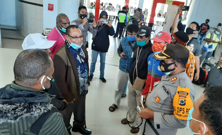 PERTEMUAN | Rombongan MRP saat bertemu dengan Kapolres Jayawijaya AKBP Dominggus Rumaropen. (Foto: Humas Polda Papua)