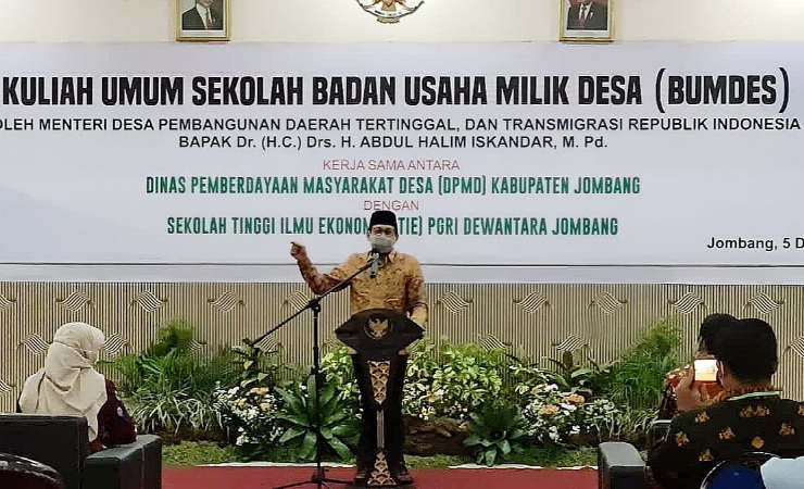 Mendes PDTT, Abdul Halim Iskandar mengisi kuliah umum di Jombang. (Foto: Ist)