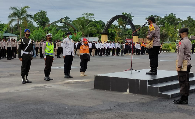 APEL | Pelaksanaan apel gelar pasukan Operasi Lilin Matoa 2020 di Mapolres Mimika, Papua. (Foto: Saldi/SP)