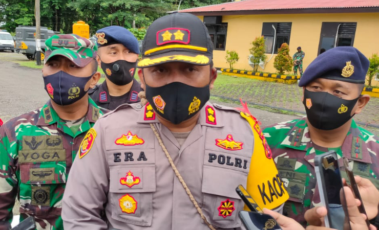 Kapolres Mimika, AKBP I Gusti Gde Era Adhinata didampingi komandan satuan TNI-Polri di Mimika. (Foto: Saldi/SP)