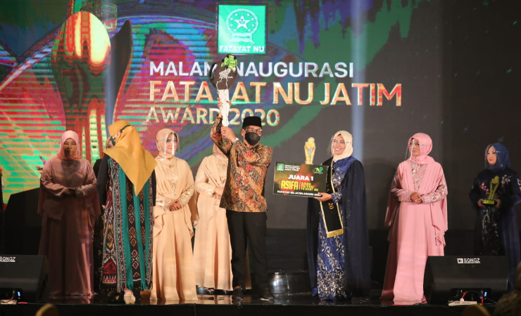 Mendes PDT, Abdul Halim Iskandar hadiri malam anugerah Fatayat NU Jatim. (Foto: Ist)