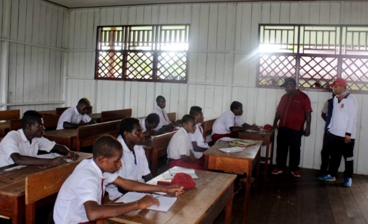 Proses belajar mengajar di SD Nakai Kabupaten Asmat (Foto: Dok SP)