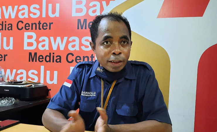 Komisoner Bawaslu Papua, Niko Tunjanan. (Foto: Fnd)