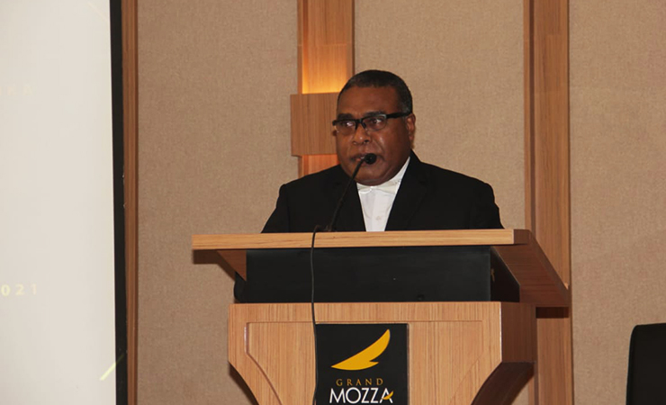 SAMBUTAN | Kepala Lembaga Layanan Pendidikan Tinggi (LLDIKTI) Wilayah XIV Papua – Papua Barat, Dr. Suriel Mofu saat beri sambutan di Sidang Terbuka Senat Untim, Kamis (17/12).
