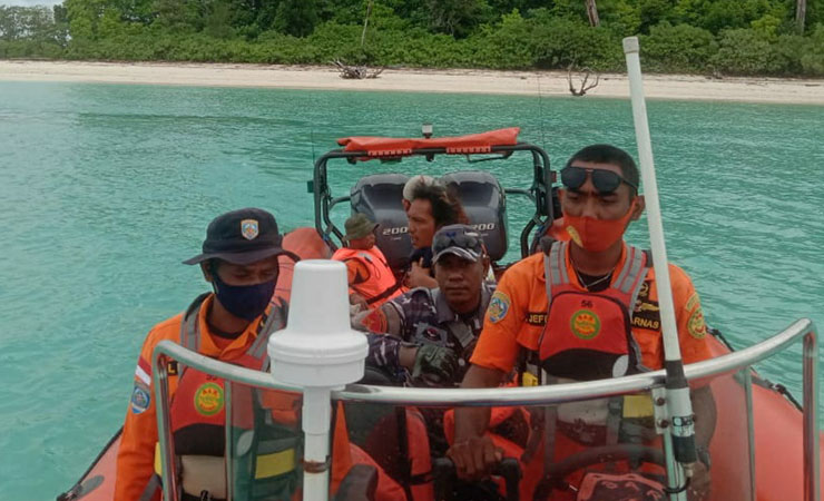 PENCARIAN | Tim SAR berupaya mencari korban kapal tenggelam di perairan Kaimana, Papua Barat. (Foto: Dok Tim SAR)