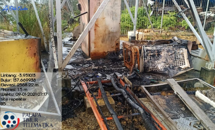 BTS DIBAKAR - Sisa-sisa pembakaran BTS yang diduga dilakukan oleh KKB di Ilaga, Puncak. (Foto: Diskominfo Puncak)