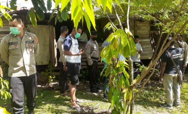 DATANGI TKP | Polisi saat mendatangi lokasi kejadian. (Foto: Polda Papua)