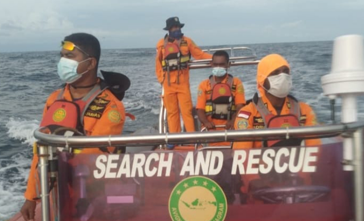PENCARIAN | Tim SAR gabungan melakukan pencarian KM Uty Star yang dilaporkan tenggelam di perairan pulau Yapero pada Selasa, 16 Februari 2021. (Foto: Humas SAR Timika)