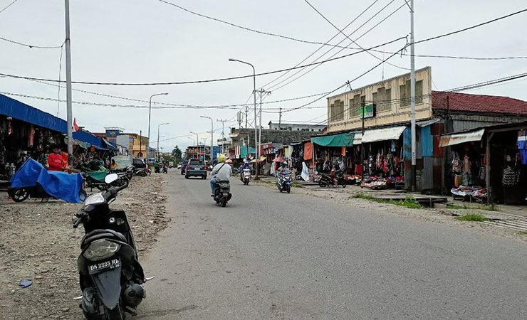 Jalan Bhayangkara Timika. (Foto: Kristin Rejang/SP)