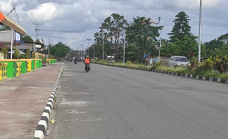 Ruas Jalan Cenderawasih, Kota Timika. (Foto: Muji/Seputarpapua)