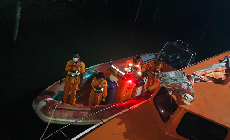 TIM SAR - Tim SAR yang diterjunkan untuk melakukan pencarian korban KM Uty Star yang tenggelam disekitar Pulau Yapero. (Foto: Humas SAR Timika)