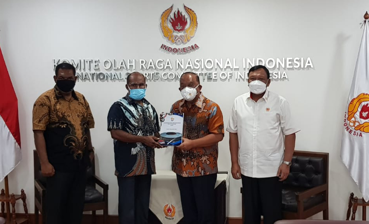SERAHKAN | Penyerahan Proposal dari PB PON Papua kepada KONI Pusat. (Foto: Humas PB PON)
