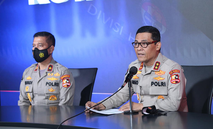 KETERANGAN PERS | Polisi memberikan keterangan pers terkait bom bunuh diri di Makassar, Minggu (28/3/2021). (Foto: Ist)