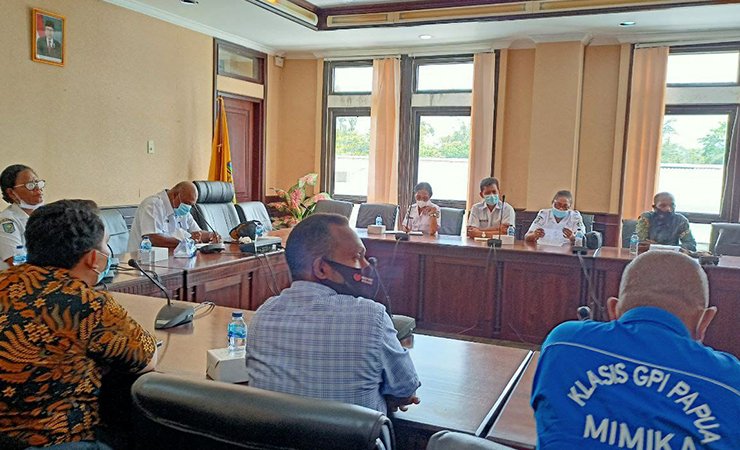 RAPAT | Suasana rapat koordinasi dengan lintas sektor, Rabu (31/3/2021) (Foto: Kristin Rejang/Seputarpapua)