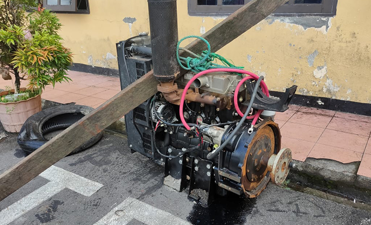 BARANG BUKTI | Mesin pompa air milik PT Freeport Indonesia yang menjadi barang bukti, dicuri para pelaku di area tanggul barat, pada Kamis dini hari, 26 Maret 2021. (Foto: Saldi/Seputarpapua)