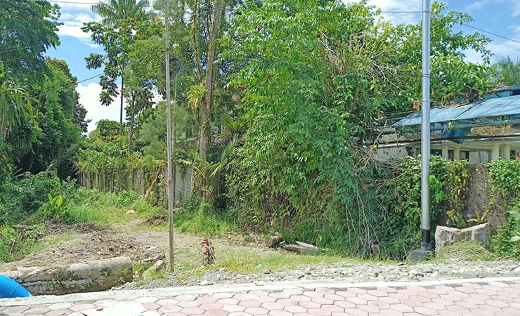 JALAN | Jalan Petrosea tembus ke Bandara Mozes Kilangin yang rencana akan dibangun. (Foto: Kristin Rejang/Seputarpapua)