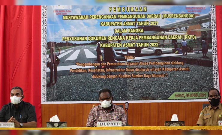 PIMPIN - Bupati Asmat Elisa Kambu memimpin pembukaan Musrembangda RKPD Kabupaten Asmat 2020. (Foto: Fagi Difinubun/ Seputarpapua)