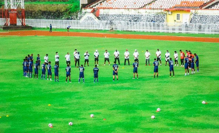 LATIHAN | Persipura Jayapura saat kembali berlatih di Lapangan Mandala, Senin (12/4/2021). (Foto: MO Persipura)