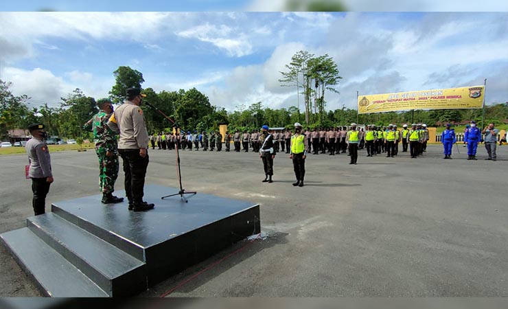 APEL | Polres Mimika adakan apel gelar pasukan dalam rangka pelaksanaan Operasi Ketupat 2021, Rabu (5/5/2021). (Foto: Saldi/Seputarpapua)
