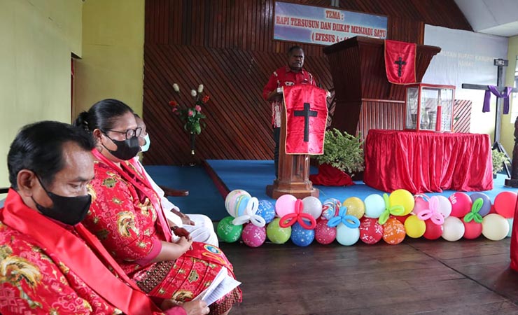 SAMBUTAN | Bupati Asmat Elisa Kambu memberikan sambutan pada HUT GPI Papua Sion Atsj, Sabtu (15/5/2021(Foto: Fagi/ Seputarpapua)
