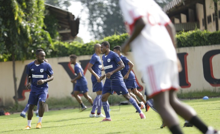 BERLATIH | Tim Persipura saat berlatih