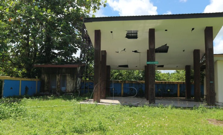 Taman budaya di Mapurujaya, Distrik Mimika Timur tampak rusak di bagian depan. (Foto: Yonri/Seputarpapua)