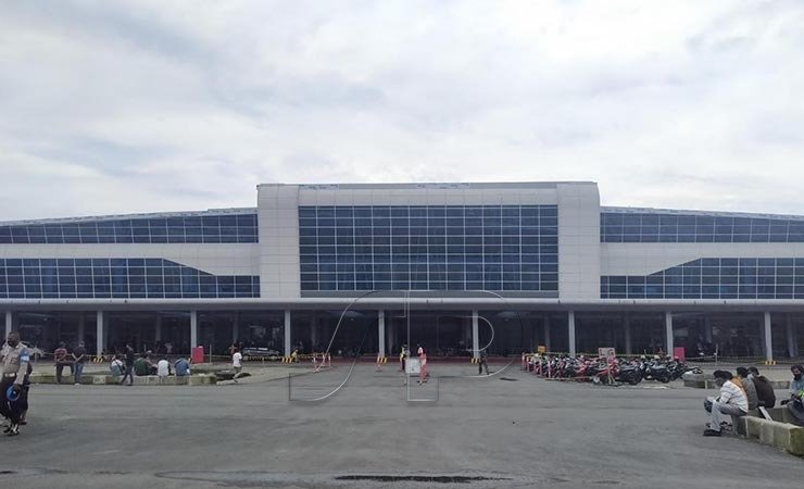 Bagian depan Terminal A Bandara Mozes Kilangin Timika. (Foto: Saldi/Seputarpapua)