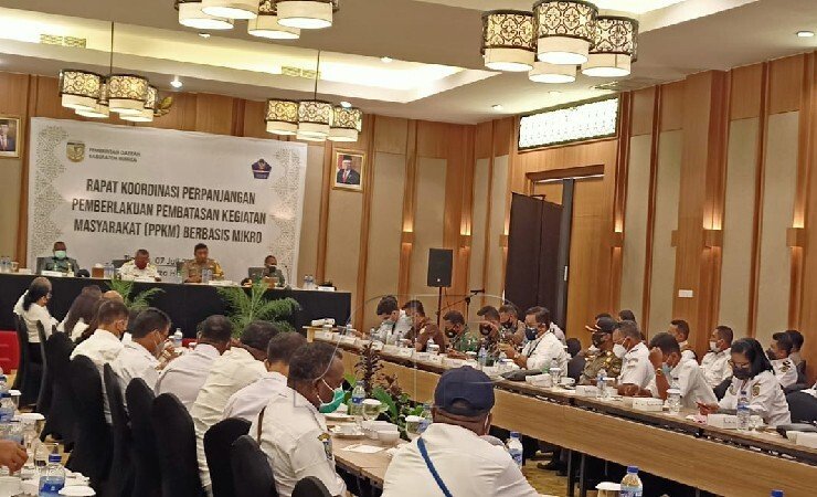 Rapat koordinasi PPKM Berbasis Mikro di Mimika. (Foto: Kristin Rejang/Seputarpapua)