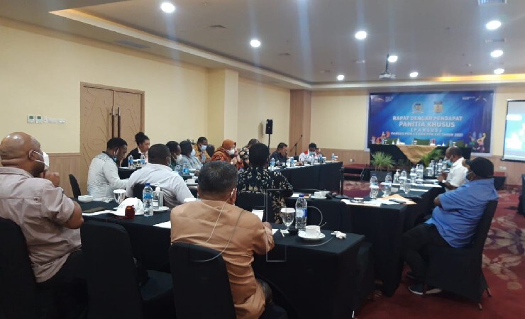 RAPAT | DPR Papua gelar Rapat Dengar Pendapat dengan PB PON XX, Senin (2/8/2021). (Foto: Adi/ Seputarpapua)