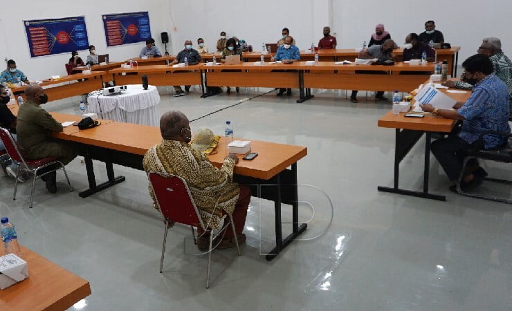 RAPAT | Suasana rapat persiapan Technical Meeting V Pesparawi XIII Se Tanah Papua yang dipimpin langsung oleh Ketua Umum Pesparawi XIII Johannes Rettob. (Foto: Ist/Seputarpapua)