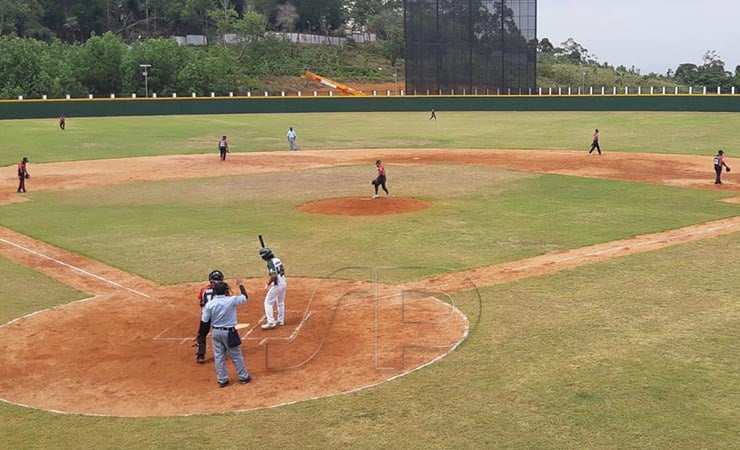 Pertandingan antar Tim baseball putra Papua vs Kaltim di Venue Agus Kafiar, Uncen. (Foto: Adi/Seputarpapua)