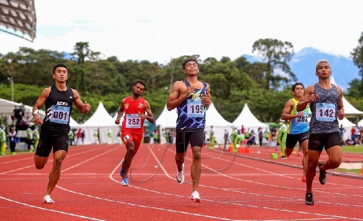 195 Muhammad Zohri Lalu atlit asal NTB Berhasil finis terdepan dalam perlombaan Cabang olaraga atletik 100 meter Putra di Mimika Sport Complex dengan catatan waktu 10.57 dan lolos ke babak Final. Timika, 06-10-2021 (FOTO: HUMAS PPM/ Fernando Rahawarin)