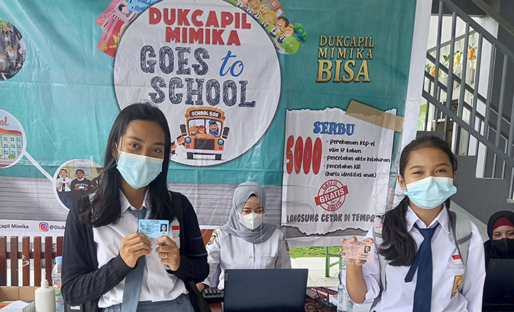 Dukcapil goes to school di SMA Tiga Raja, Timika. (Foto: Dukcapil Mimika)