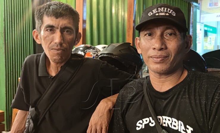 Agustang, atlet Bulutangkis asal Sulawesi Tenggara didampingi pelatih.