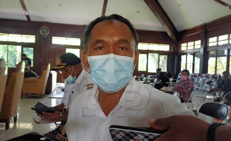 Plt Kepala Disperindag Kabupaten Mimika, Petrus Pali Amba (Foto: Kristin Rejang/Seputarpapua)