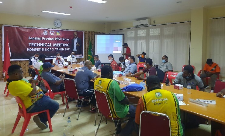 Suasana teknikal meeting Liga 3 Zona Papua. (Foto: Vidi/ Seputarpapua)