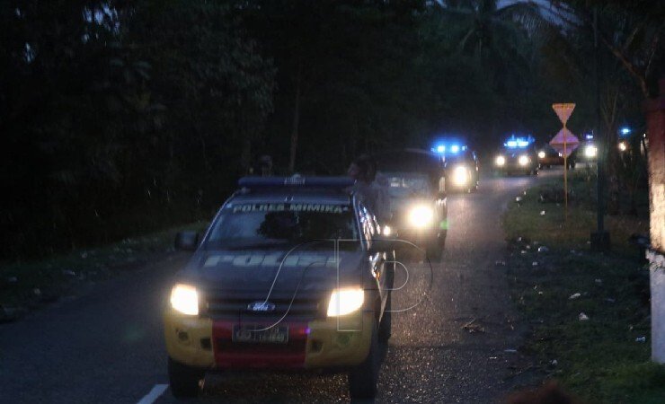 Aparat gabungan TNI-Polri lakukan patroli menyisir setiap sudut Kota Timika, Selasa (30/11/2021) malam. (Foto: Ist/Seputarpapua)